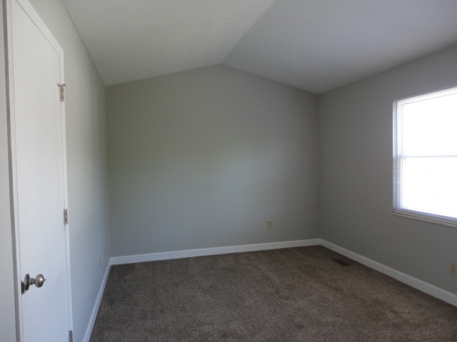Large master bedroom - 7960 Bobtail Ct