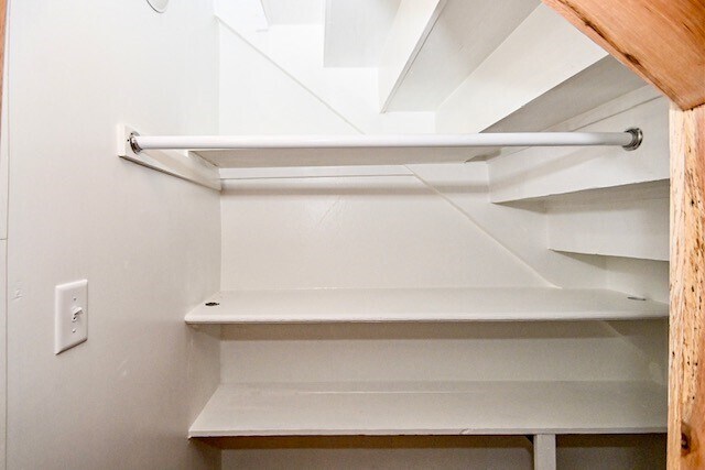 coat closet - 172 Diamond Ct SE