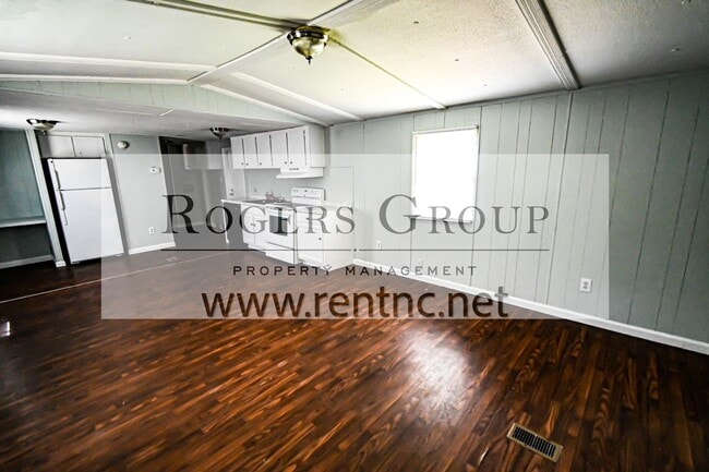 Building Photo - 65 Mark St