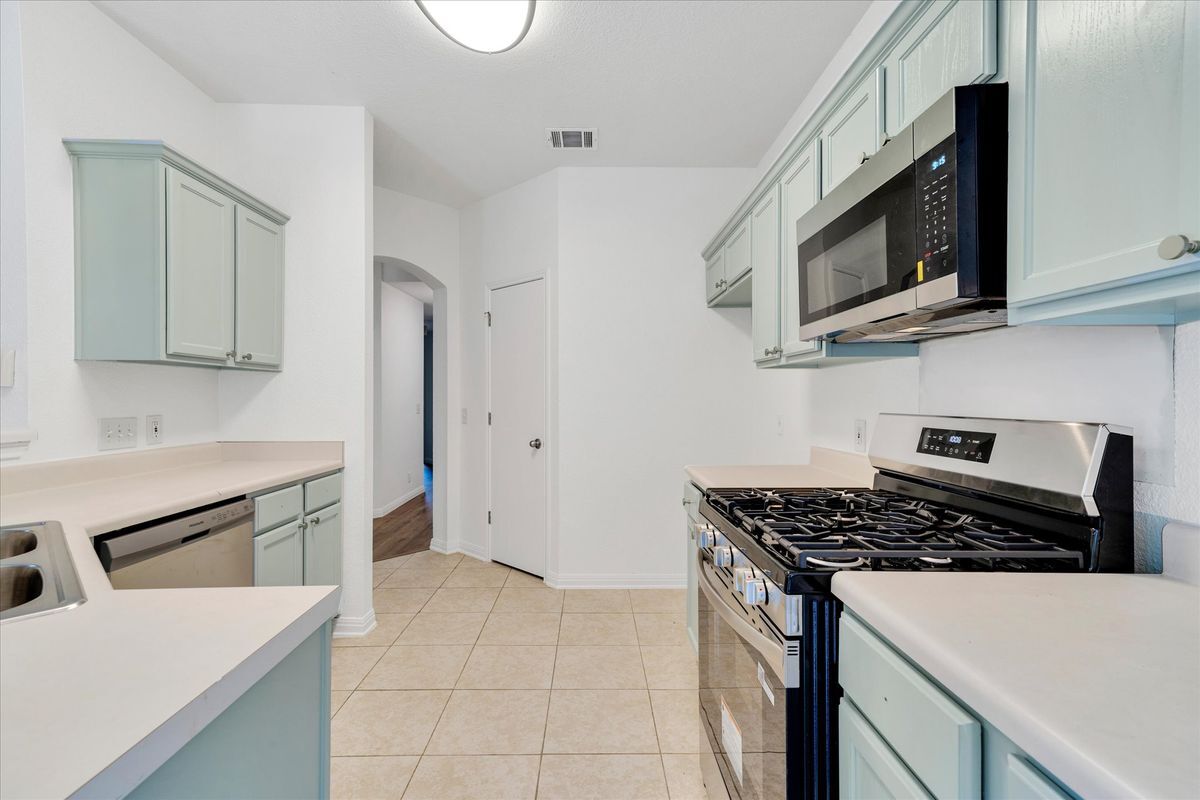 Building Photo - 1707 Primrose Ln