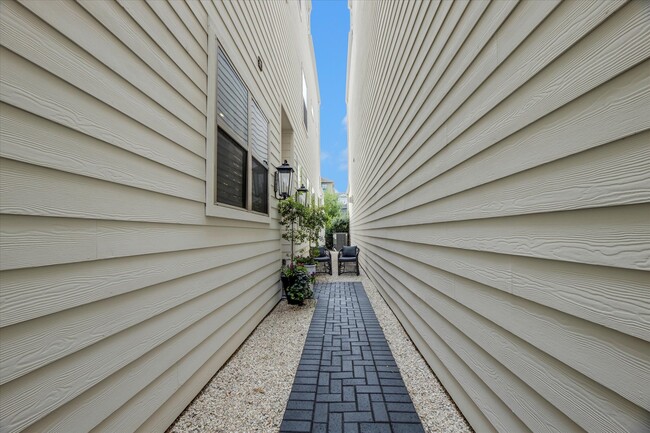 Building Photo - 540 W 26th St