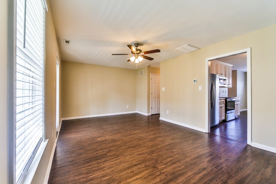 Building Photo - 304 Whitehall Ct