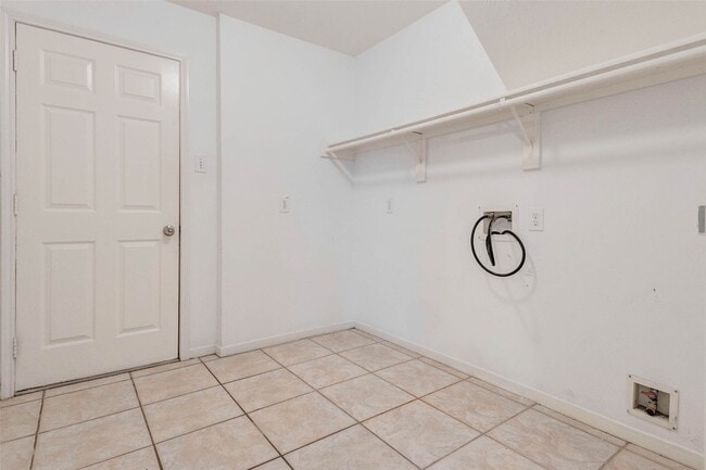 Building Photo - 155 Perfidia Dr
