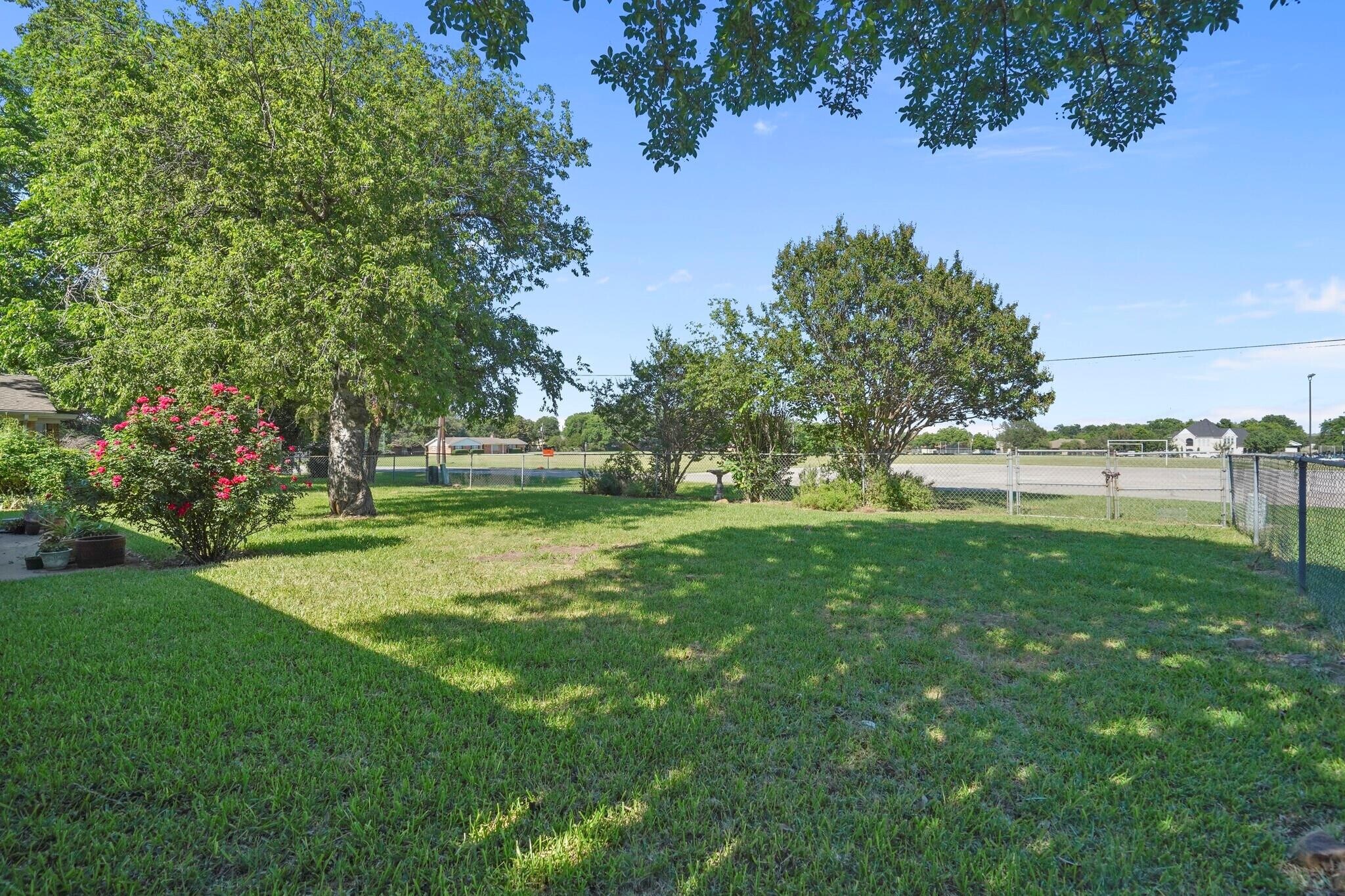 Building Photo - 205 Teeter Dr