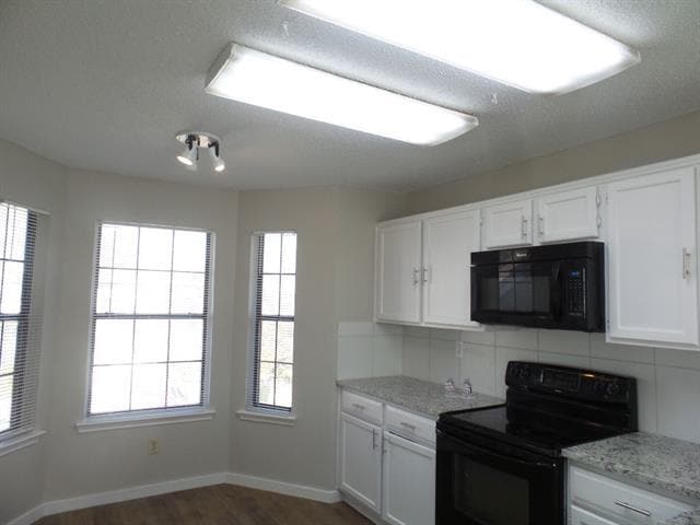 Building Photo - 786 Eiffel Dr