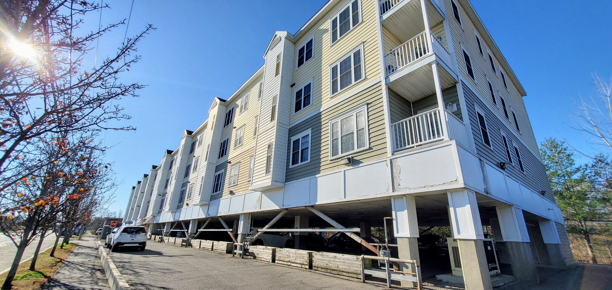 Building Photo - 145 Bennington St