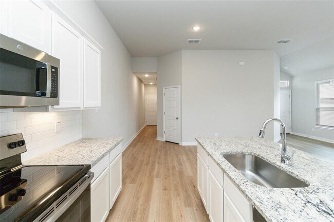 Building Photo - 775 Staglin St