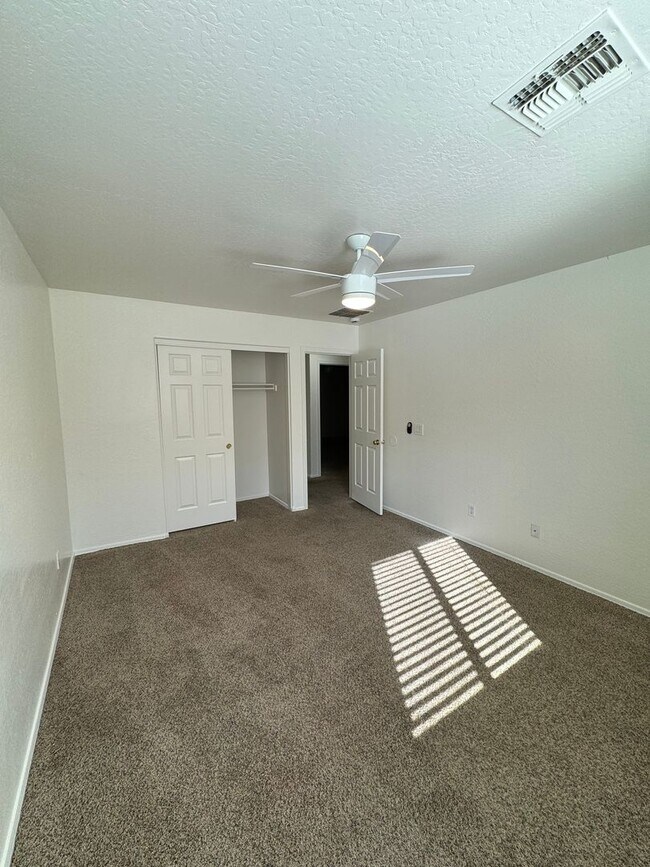 Building Photo - 6412 S 71st Dr