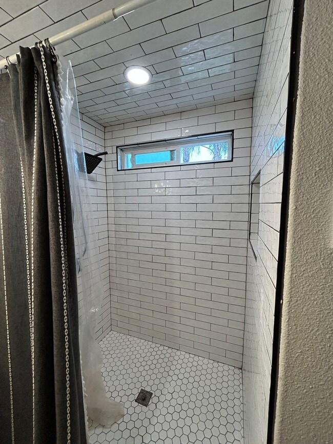 Building Photo - Spacious, open and upgraded home in Northwest Hanford....with 30 solar panels!!!