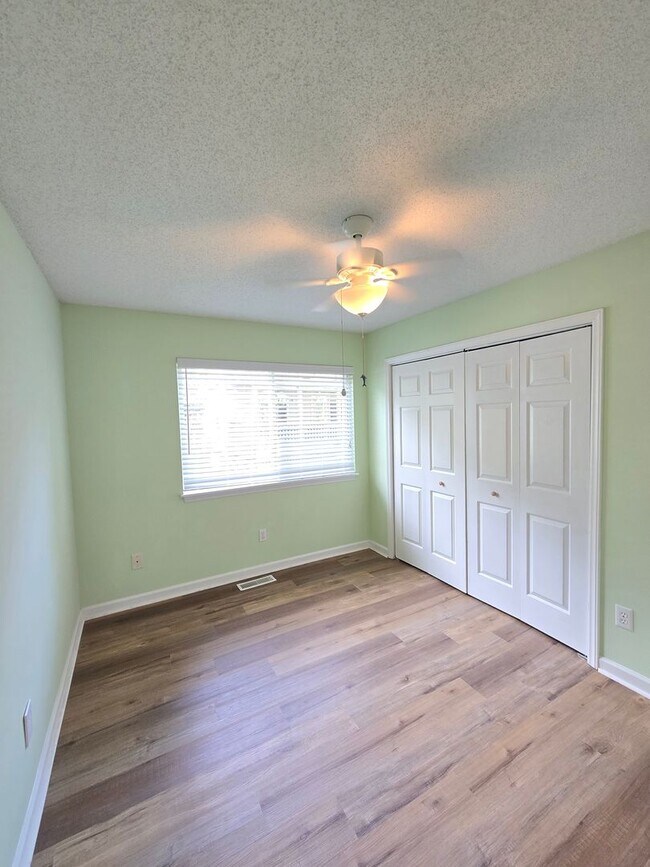 Building Photo - LAKESIDE VILLAGE - minutes to Wrightsville...