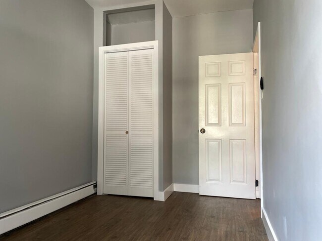 Building Photo - 418 3rd St