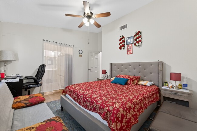 Building Photo - 10423 Permian Dr