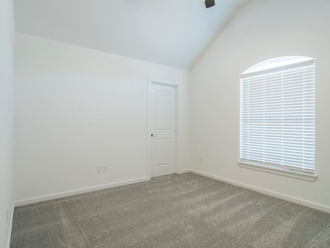 Building Photo - 510 Peach Ave