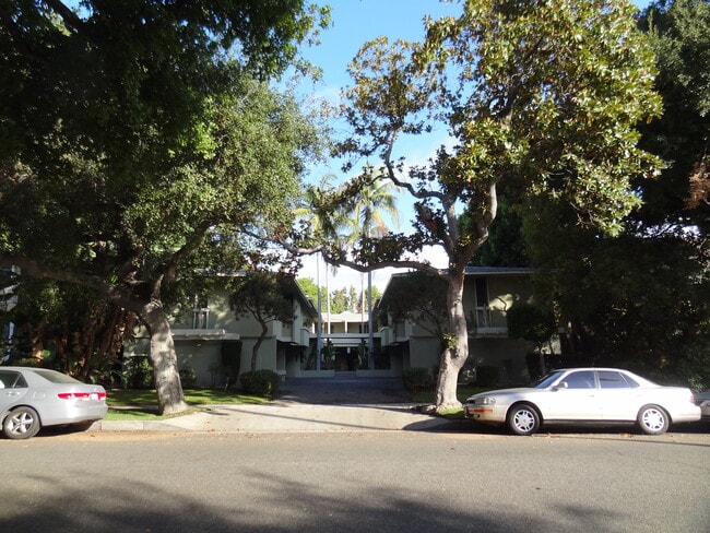 Building Photo - 1420 Oak St