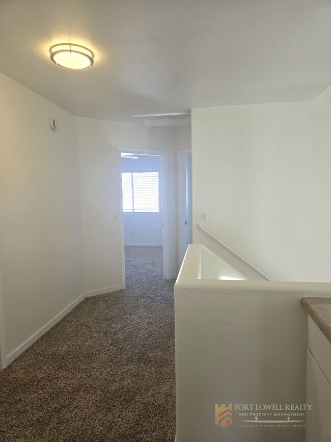 Building Photo - Fully remodeled, spacious 3 bed 2.5 bath, two-story home in Phoenix