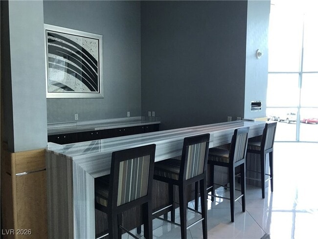 Building Photo - 322 E Karen Ave