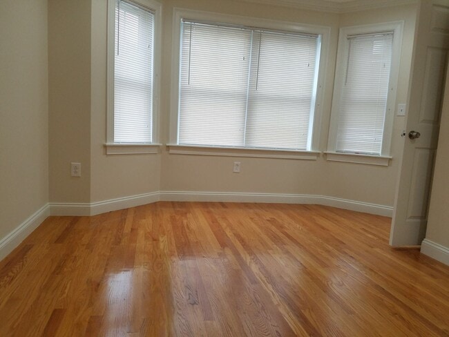 Building Photo - 9 Notre Dame St