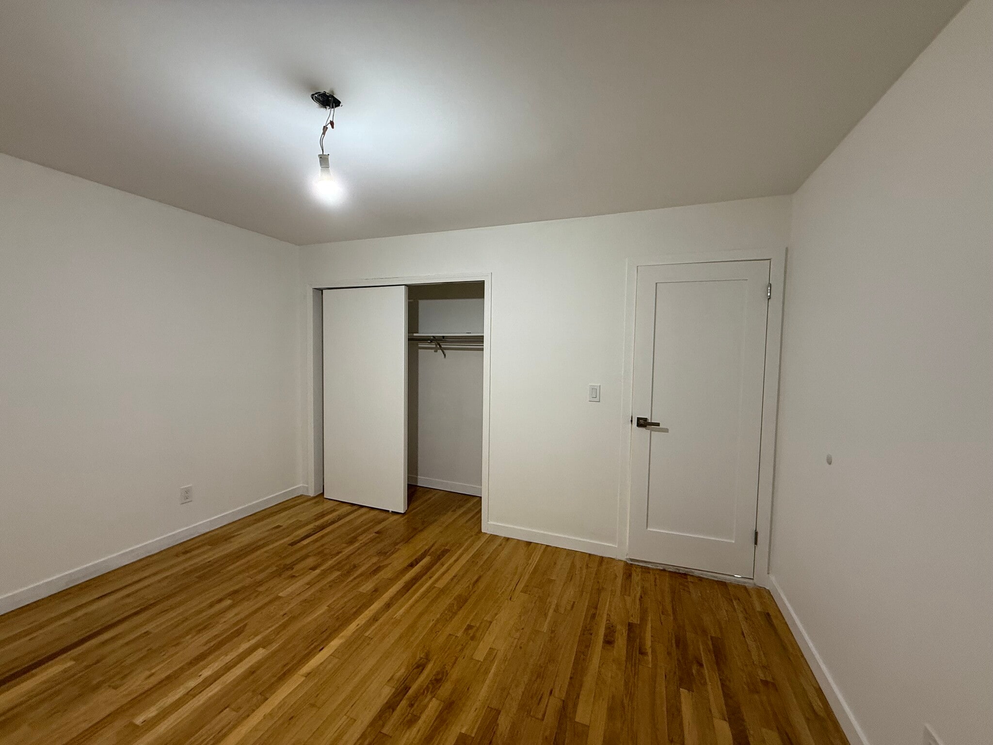 Building Photo - 476 Willow Rd W