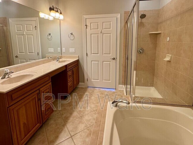 Building Photo - 10411 Rosegate Ct