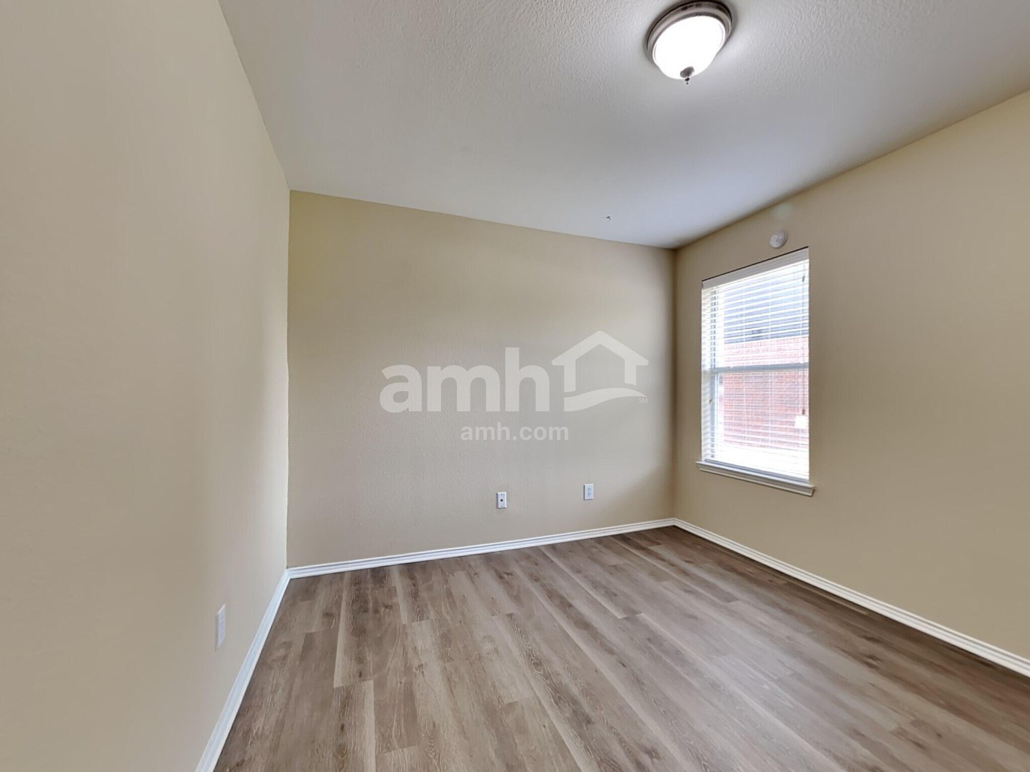 Building Photo - 4004 Heavenly Way