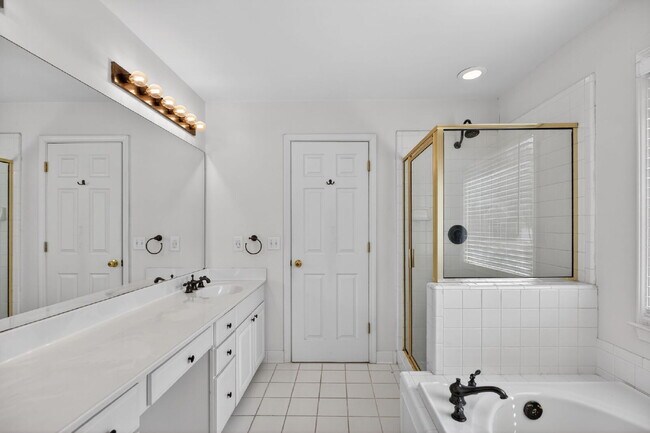 Building Photo - Great home in highly desired Brookstone Subdivision with Cobb County Schools.