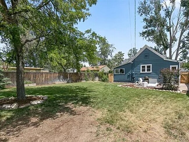 Building Photo - Charming 2 Bed 2 Bath house with Basement flex room in the heart of Englewood!