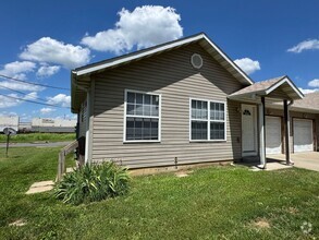 Building Photo - 2 bedroom 2 bathroom duplex with yard care...