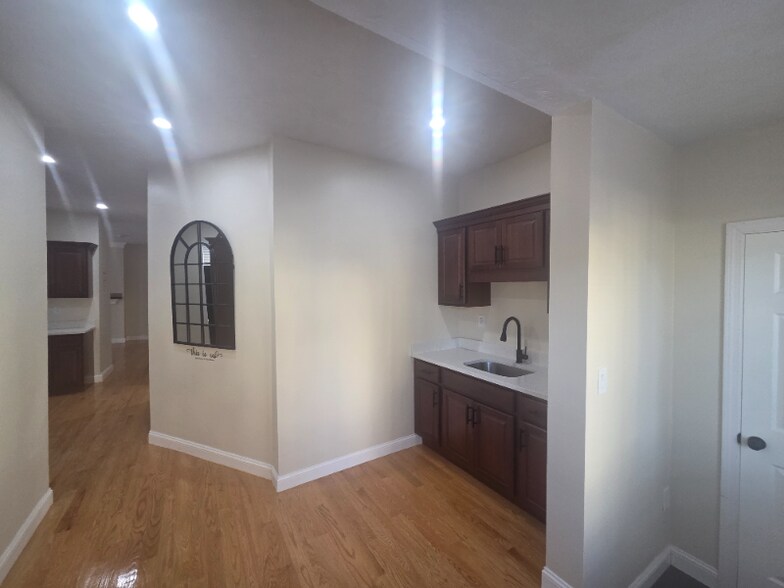 Building Photo - 25 Brookside Ave