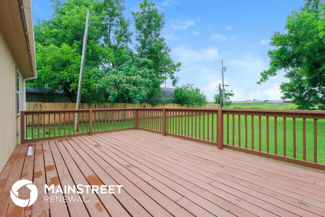 Building Photo - 6509 S McLemore Dr