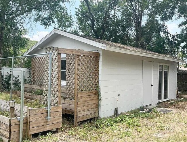 Building Photo - 11631 Seminole Dr