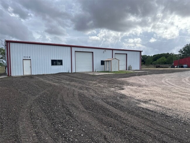 Building Photo - 1204 Co Rd 408