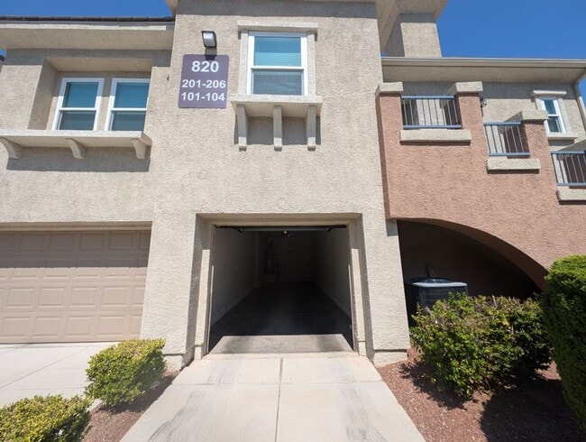 Building Photo - 820 Titan Peak Pl