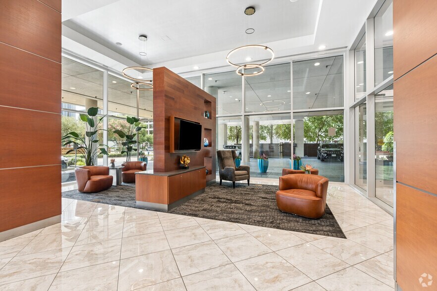 Lobby Photo - M5250