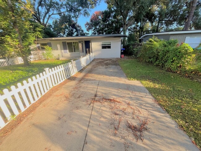 Building Photo - 2611 Pembrook Dr