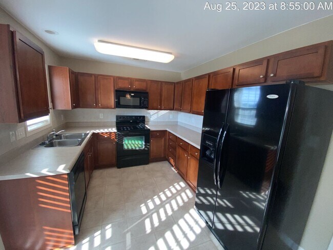 Building Photo - 299 Ranier Dr