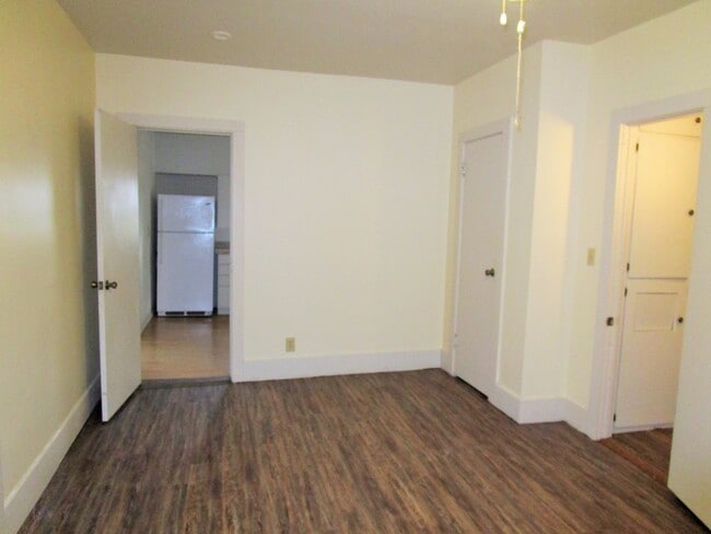 Building Photo - Recently renovated 2 or 3 bedroom with New kitchen