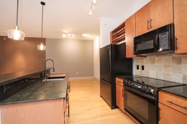 Building Photo - 1901 Post Oak Blvd