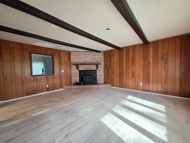 Building Photo - 8241 Robin Hood Dr