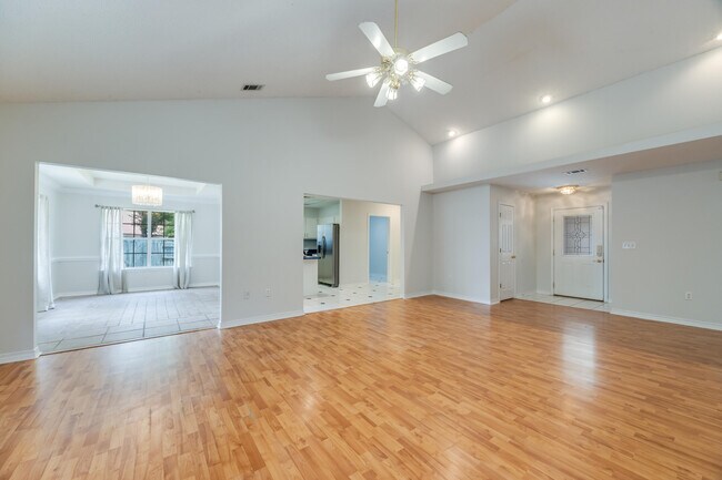 Building Photo - 2803 MacGregor Ln