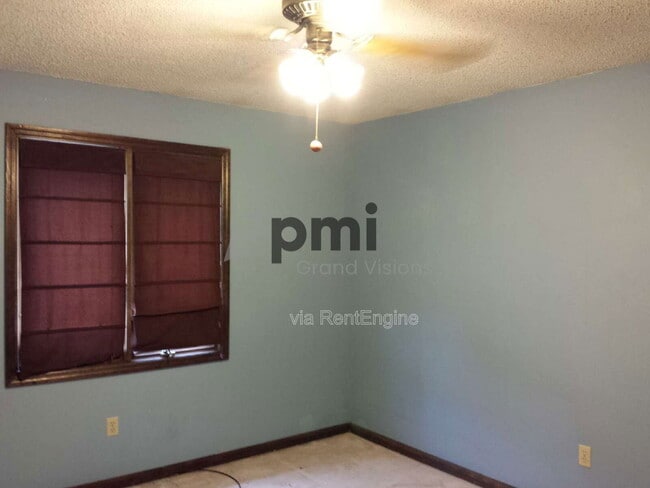 Building Photo - 536 W Ash Ave