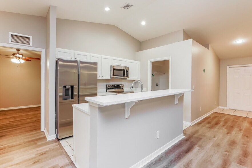 Building Photo - 5210 6th St W