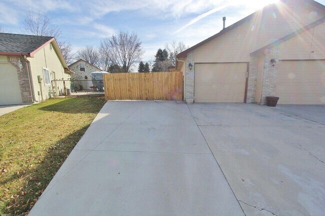 Building Photo - 11847 W Lewisburg Ct