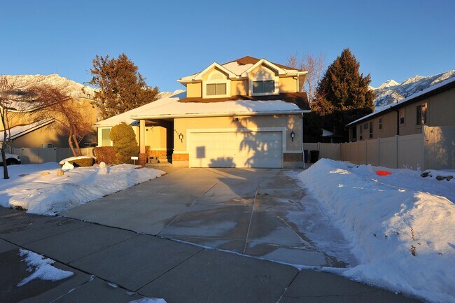 Building Photo - 6943 Hollow Ridge Rd