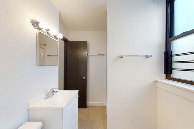 Floorplan - 5218-5220 S. Kimbark Avenue