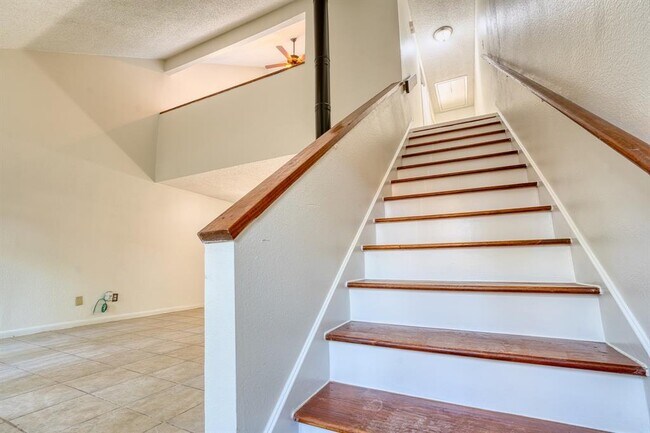 Building Photo - 5860 Sampley Way
