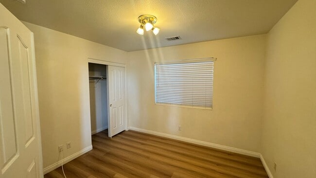 Building Photo - Summerlin 4 bedroom 3 car garage