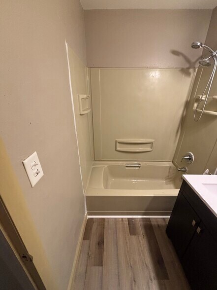 Building Photo - 224 Montana Ave