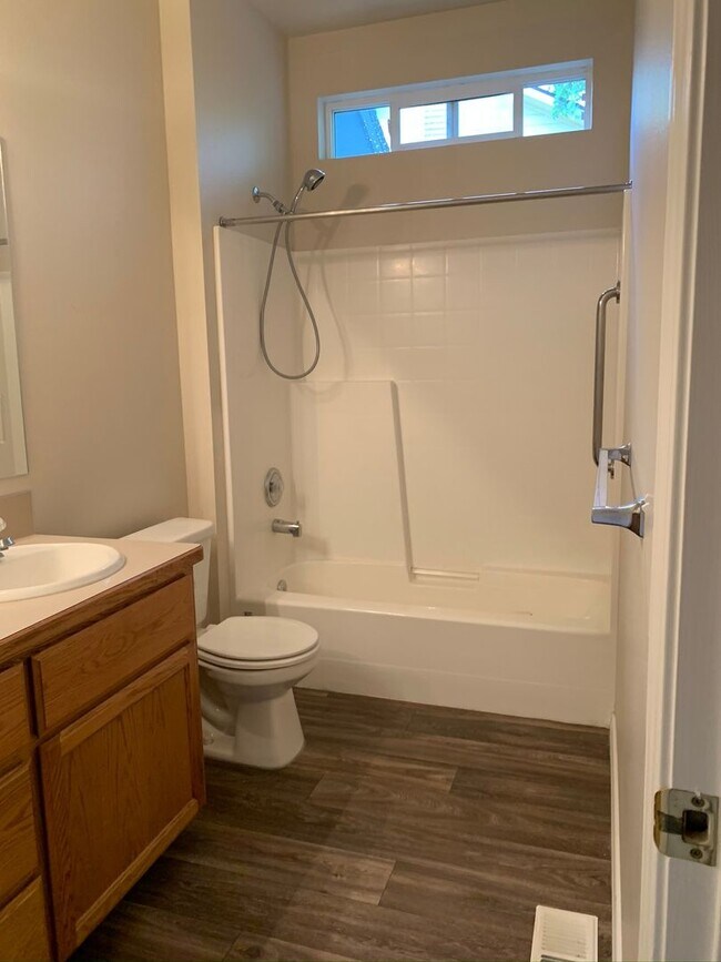 Building Photo - Great 3 bed 2 bath home in downtown Eagle.