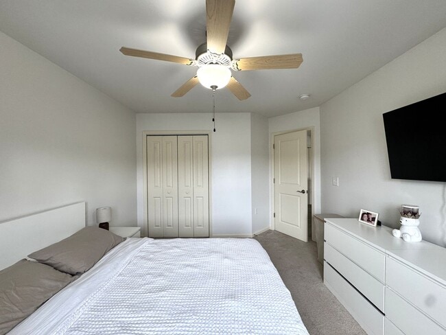 Building Photo - Beautiful Townhome with a Spacious Layout!