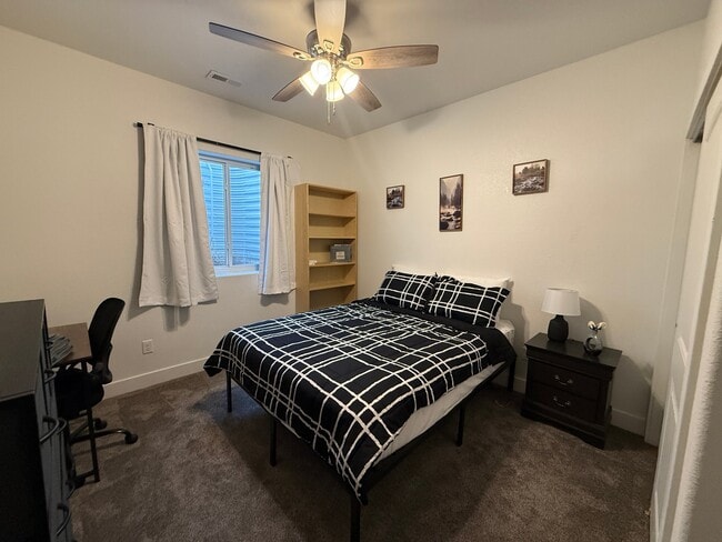 Building Photo - 1328 S Papago Dr
